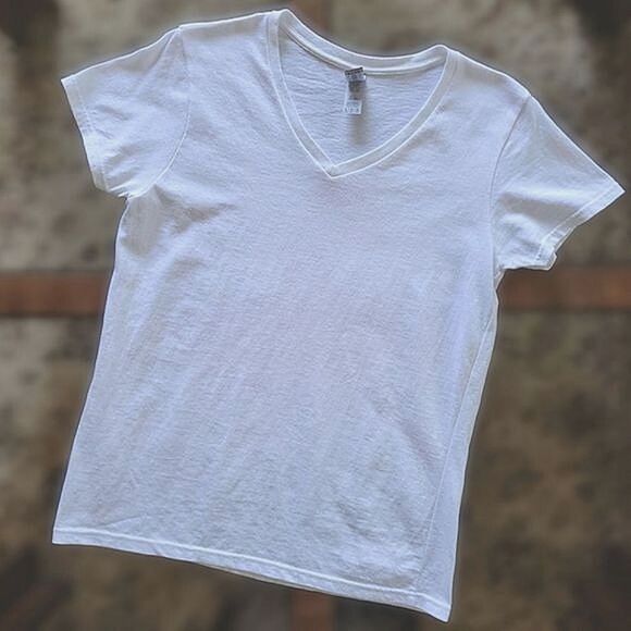 NWOT Gildan White Heavy Cotton V-neck Short Sleeve T-shirt - Picture 7 of 13